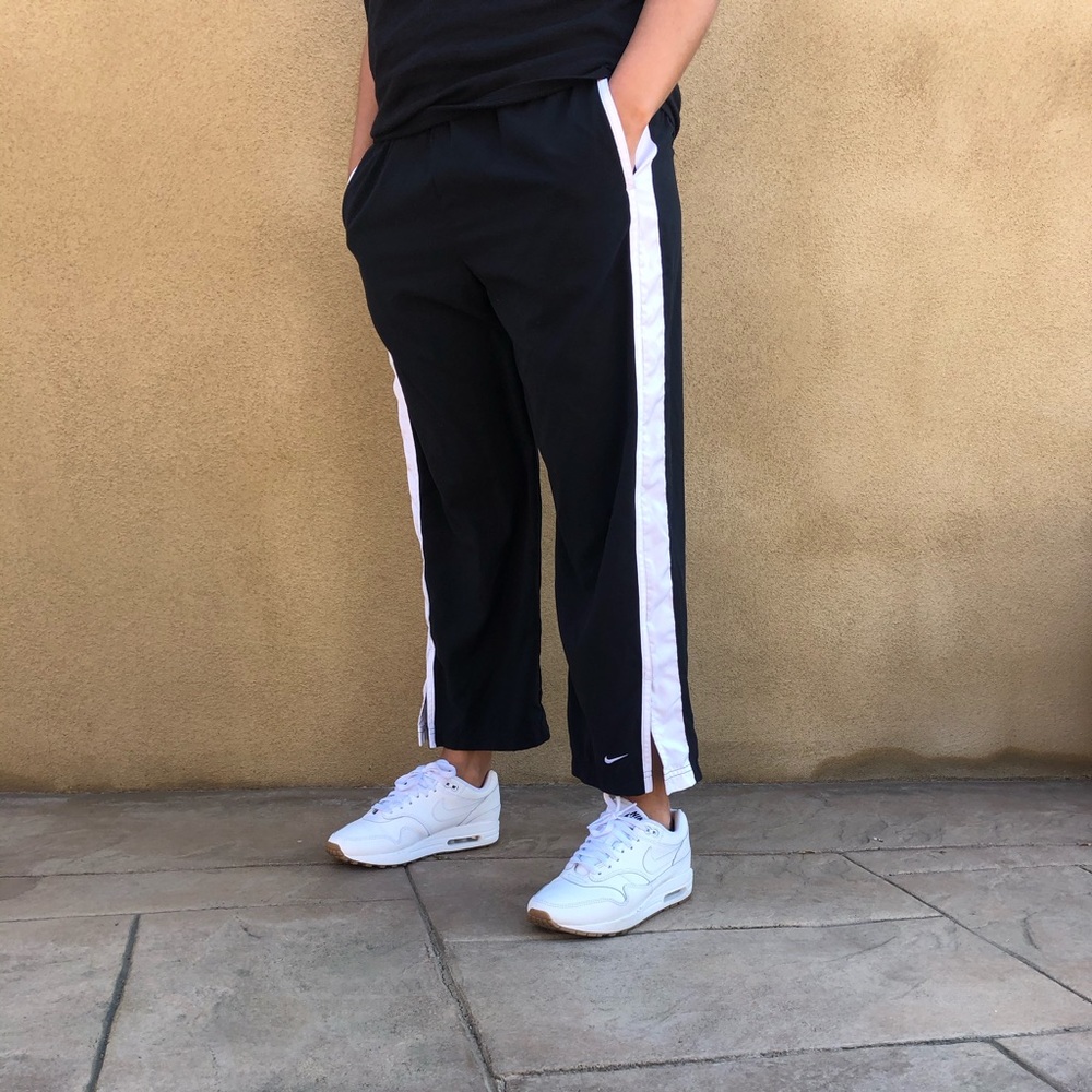 NIKE Women Capris Pants (Black & White)